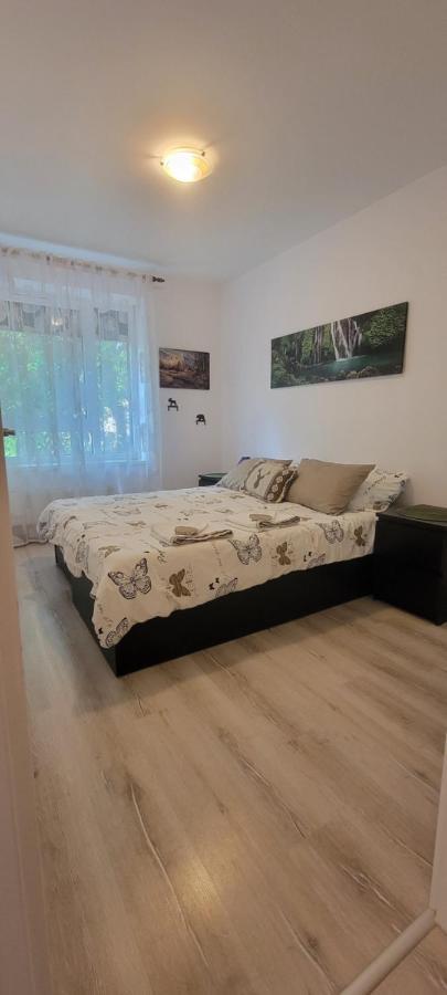 Moonshine Szeged Appartement Buitenkant foto